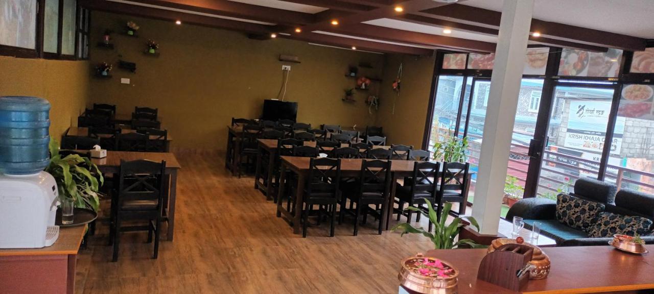 Hotel Dolly Pokhara Exterior photo